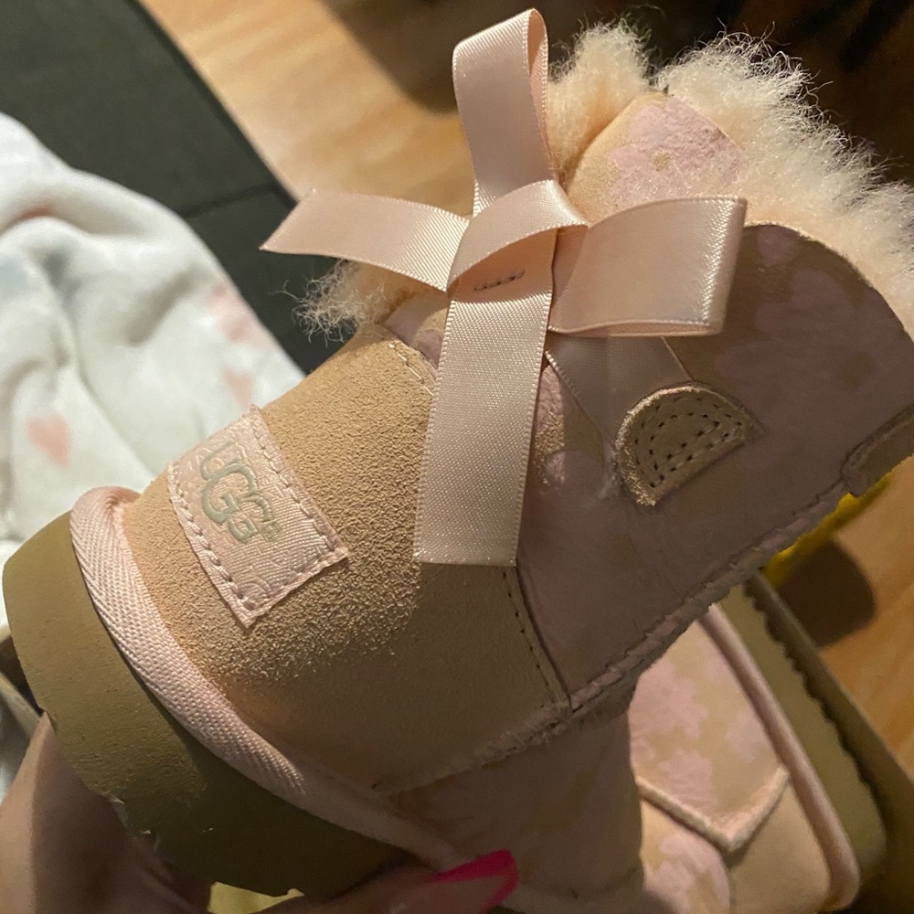 UGG kids boots - Picture 1 of 7